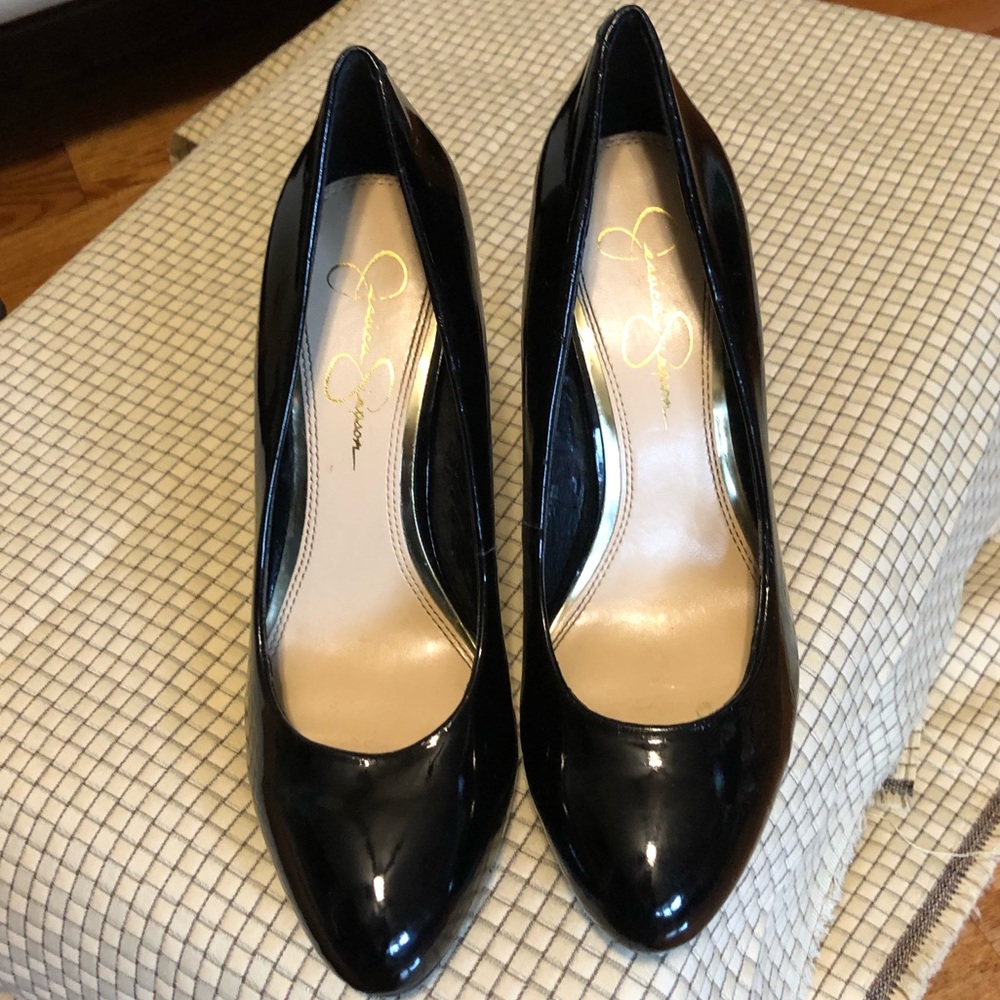 Jessica Simpson black pumps heels 8 patent leather